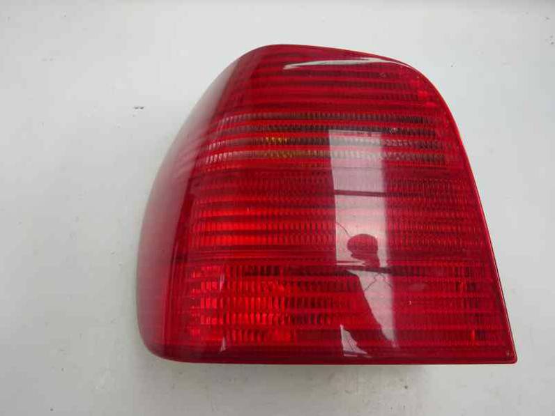 PILOTO TRASERO IZQUIERDO VOLKSWAGEN POLO BERLINA 2000 1.4 16V (75 CV)