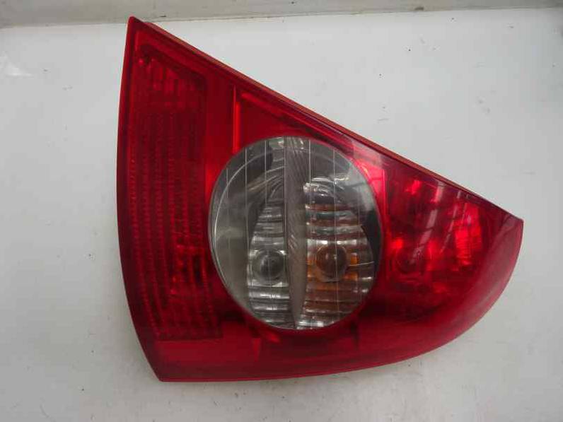 PILOTO TRASERO DERECHO RENAULT CLIO II FASE II 2003 1.2 (58 CV)