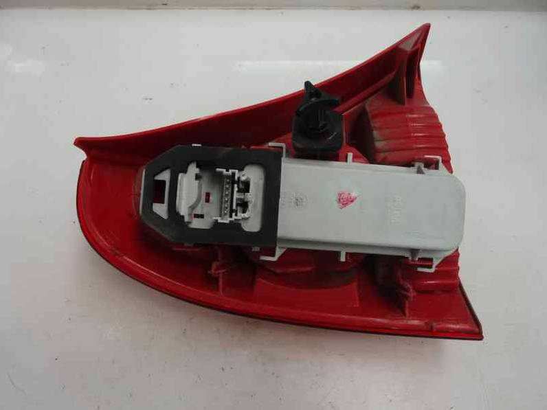 PILOTO TRASERO DERECHO RENAULT CLIO II FASE II 2003 1.2 (58 CV)