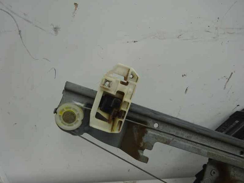 ELEVALUNAS TRASERO IZQUIERDO RENAULT SCENIC II 2006 1.9 DCI D FAP (131 CV)