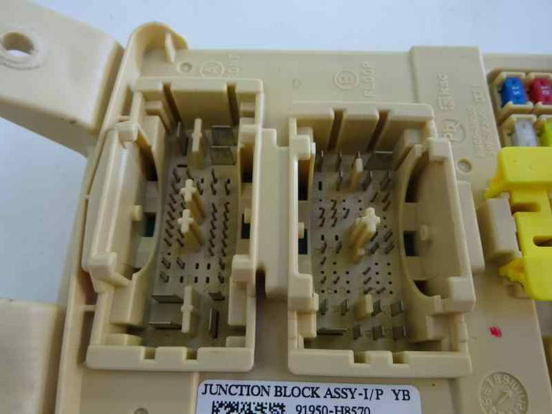 CAJA RELES FUSIBLES KIA STONIC 2019 1.0 TGDI (101 CV)