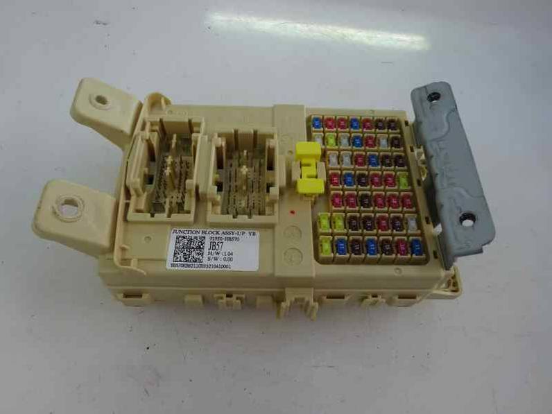 CAJA RELES FUSIBLES KIA STONIC 2019 1.0 TGDI (101 CV)