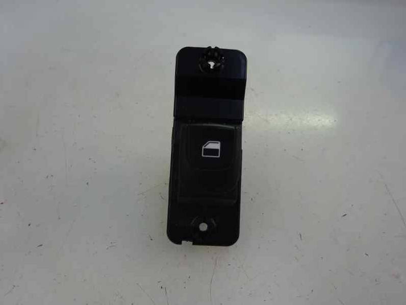 MANDO ELEVALUNAS TRASERO DERECHO KIA STONIC 2019 1.0 TGDI (101 CV)