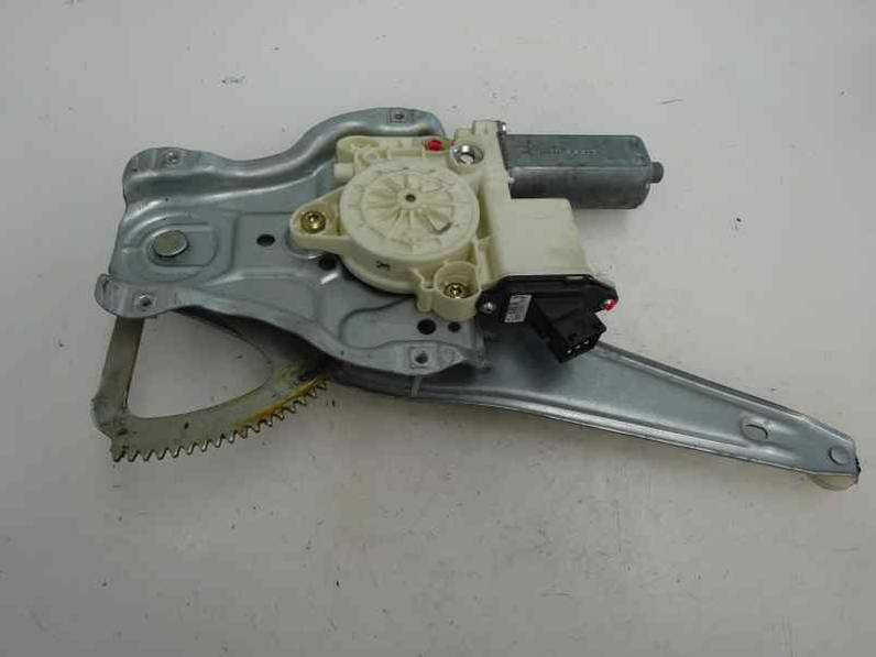 ELEVALUNAS TRASERO DERECHO TOYOTA COROLLA 2006 1.4 TURBODIESEL (90 CV)