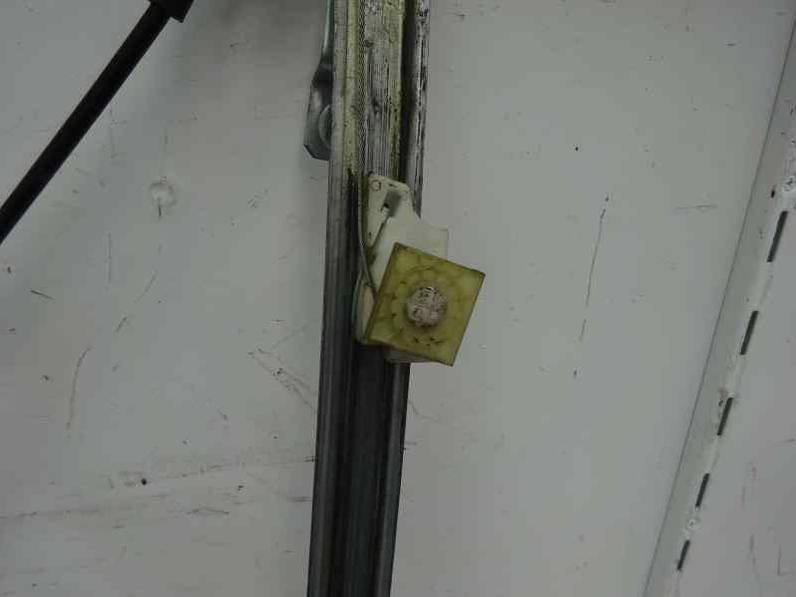 ELEVALUNAS DELANTERO DERECHO PEUGEOT 106 2001 1.1 (60 CV)