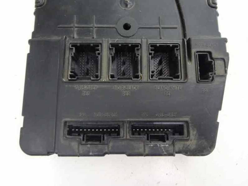 CAJA RELES FUSIBLES RENAULT MEGANE II BERLINA 5P 2005 1.9 DCI D (120 CV)