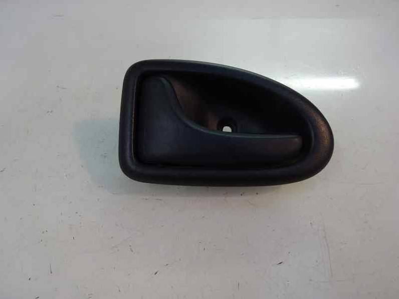 MANETA INTERIOR TRASERA IZQUIERDA RENAULT CLIO II FASE I 2001 1.2 (58 CV)