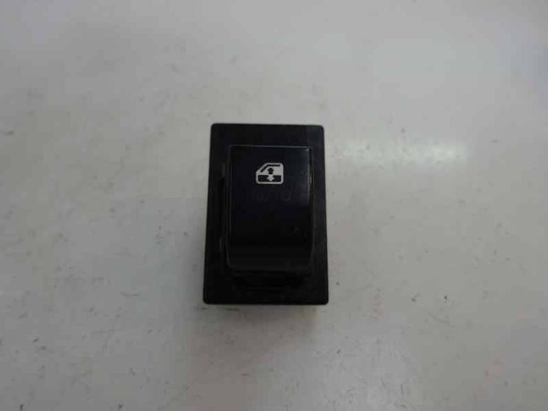 MANDO ELEVALUNAS DELANTERO DERECHO KIA CEE D 2009 1.6 (126 CV)