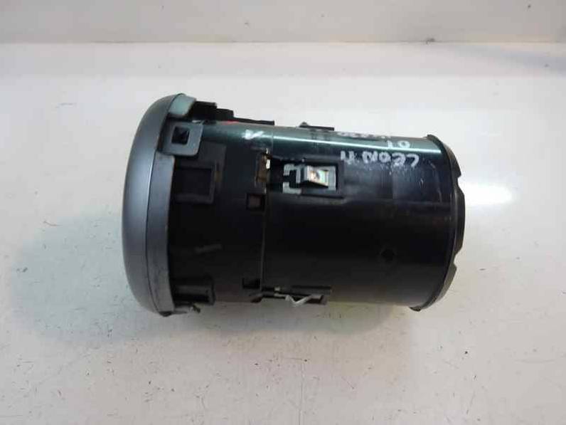 REJILLA AIREADORA SEAT LEON 2011 1.6 TDI (105 CV)