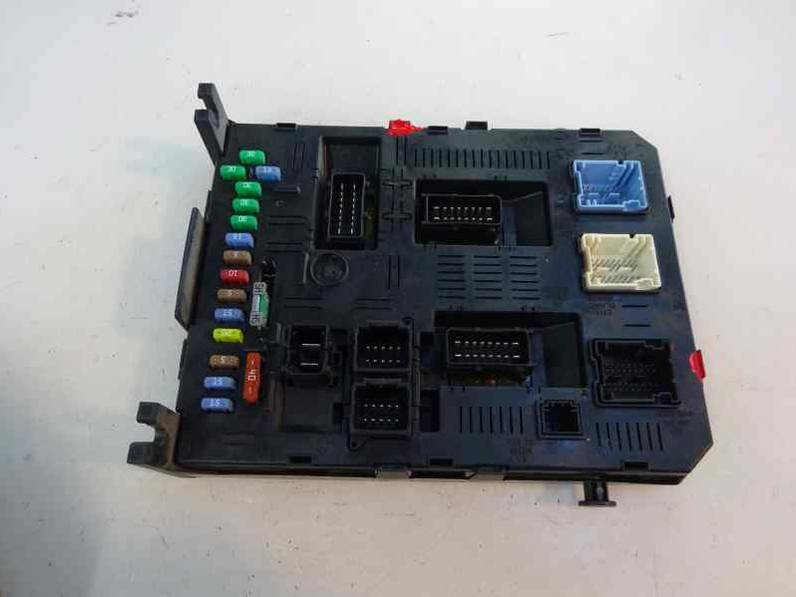 CAJA RELES FUSIBLES CITROEN C4 BERLINA 2005 1.4 16V (88 CV)