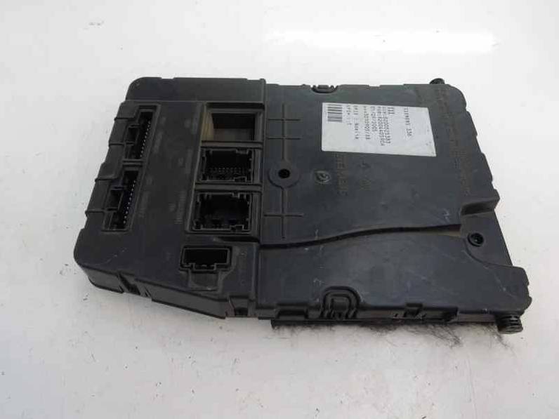 CAJA RELES FUSIBLES RENAULT MEGANE II BERLINA 5P 2005 1.5 DCI D (82 CV)