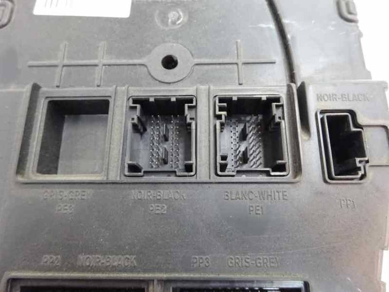 CAJA RELES FUSIBLES RENAULT MEGANE II BERLINA 5P 2005 1.5 DCI D (82 CV)