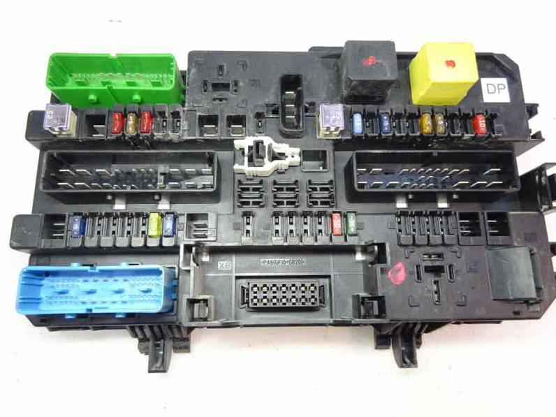 CAJA RELES FUSIBLES OPEL ASTRA H BERLINA 2004 1.7 16V CDTI (101 CV)