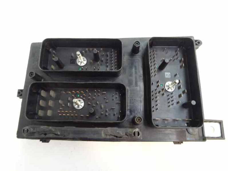 CAJA RELES FUSIBLES OPEL ASTRA H BERLINA 2004 1.7 16V CDTI (101 CV)