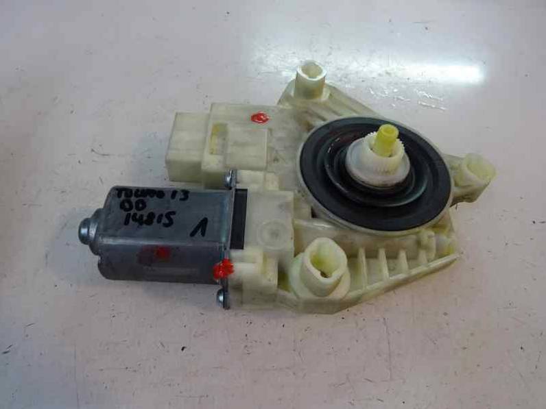 MOTOR ELEVALUNAS DELANTERO DERECHO SEAT TOLEDO 2013 1.6 TDI (105 CV)