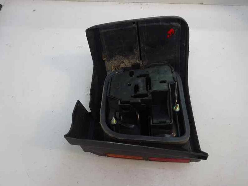 PILOTO TRASERO IZQUIERDO VOLKSWAGEN PASSAT BERLINA 1993 2.0 (116 CV)