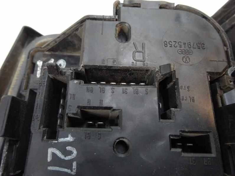 PILOTO TRASERO DERECHO VOLKSWAGEN PASSAT BERLINA 1993 2.0 (116 CV)