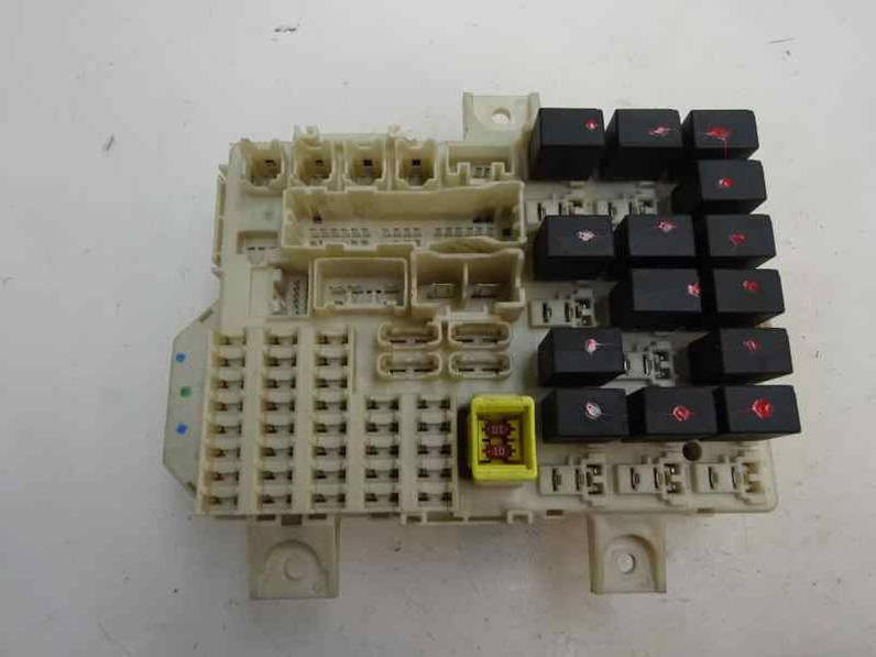 CAJA RELES FUSIBLES MITSUBISHI COLT BERLINA 3 2005 1.5 DI-D (95 CV)