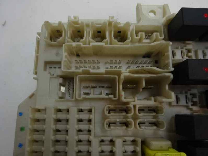 CAJA RELES FUSIBLES MITSUBISHI COLT BERLINA 3 2005 1.5 DI-D (95 CV)