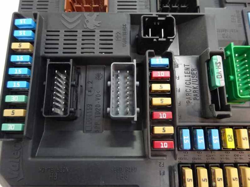 CAJA RELES FUSIBLES PEUGEOT 208 2017 1.2 12V VTI (82 CV)