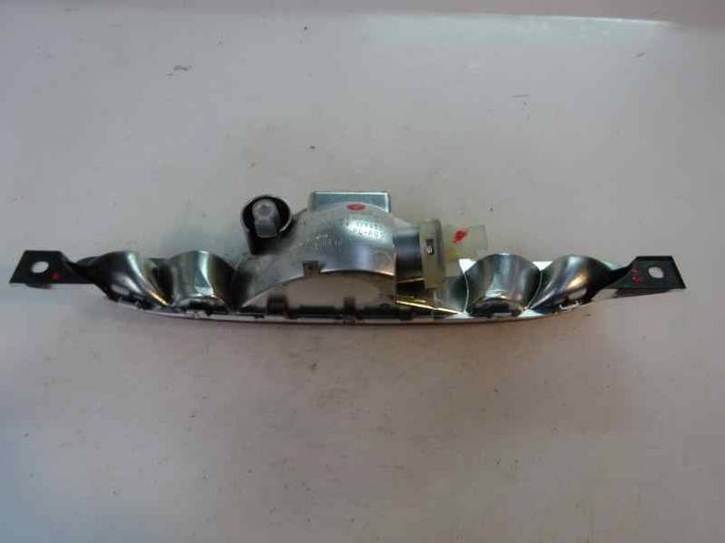 PILOTO TRASERO CENTRAL PEUGEOT 208 2017 1.2 12V VTI (82 CV)