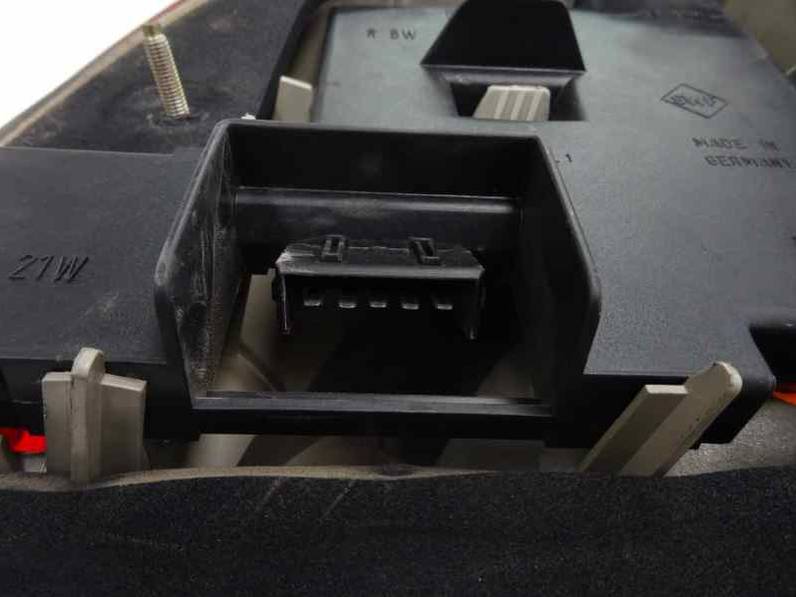 PILOTO TRASERO IZQUIERDO FORD FIESTA BERLINA 2001 1.8 TDDI TURBODIESEL (75 CV)