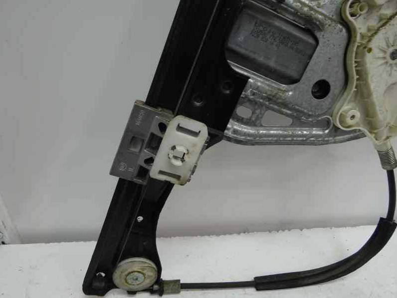 ELEVALUNAS DELANTERO IZQUIERDO MERCEDES CLASE C BERLINA 2001 2.2 CDI (143 CV)