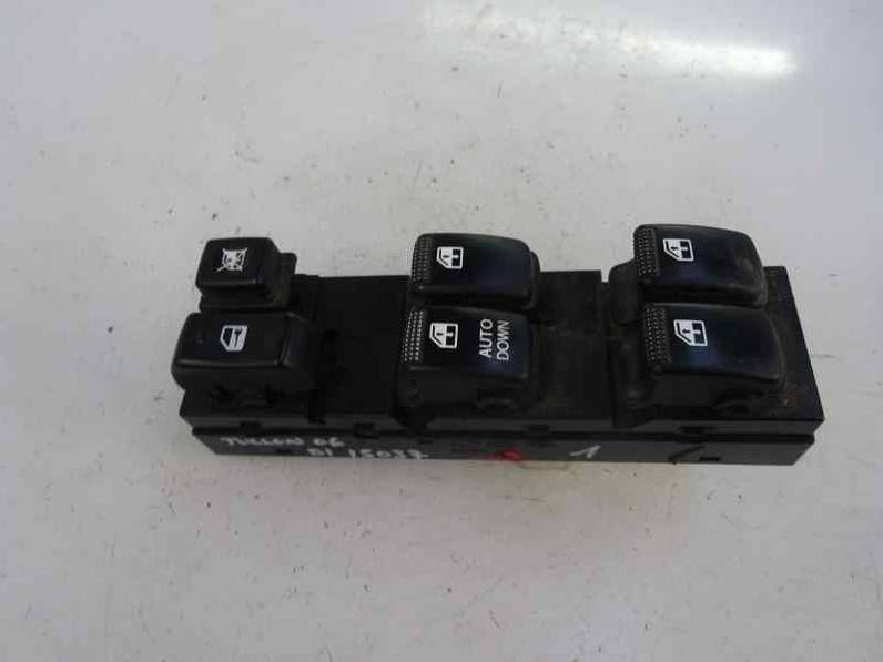 MANDO ELEVALUNAS DELANTERO IZQUIERDO HYUNDAI TUCSON 2006 2.0 (141 CV)