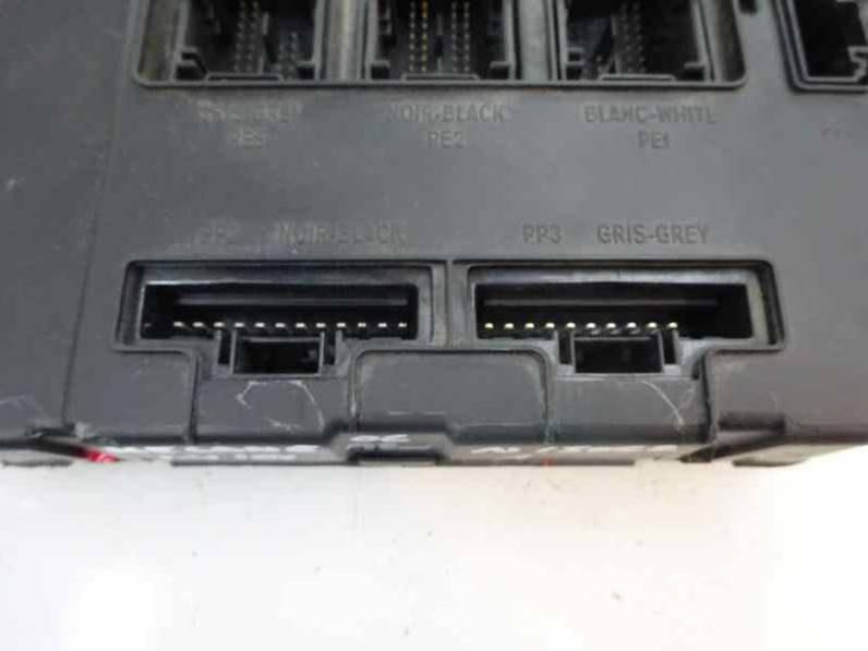 CAJA RELES FUSIBLES RENAULT MEGANE II BERLINA 5P 2006 1.4 16V (98 CV)