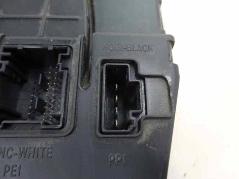 CAJA RELES FUSIBLES RENAULT MEGANE II BERLINA 5P 2006 1.4 16V (98 CV)