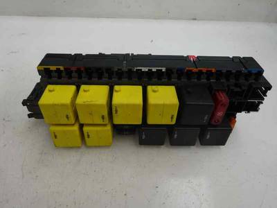 CAJA RELES FUSIBLES MERCEDES CLASE S BERLINA 2004 3.2 CDI (204 CV)