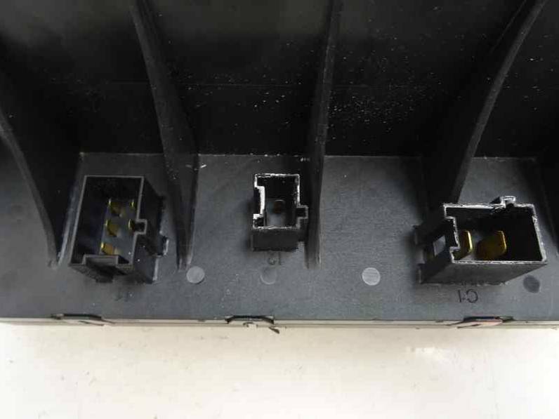 CAJA RELES FUSIBLES MERCEDES CLASE S BERLINA 2004 3.2 CDI (204 CV)