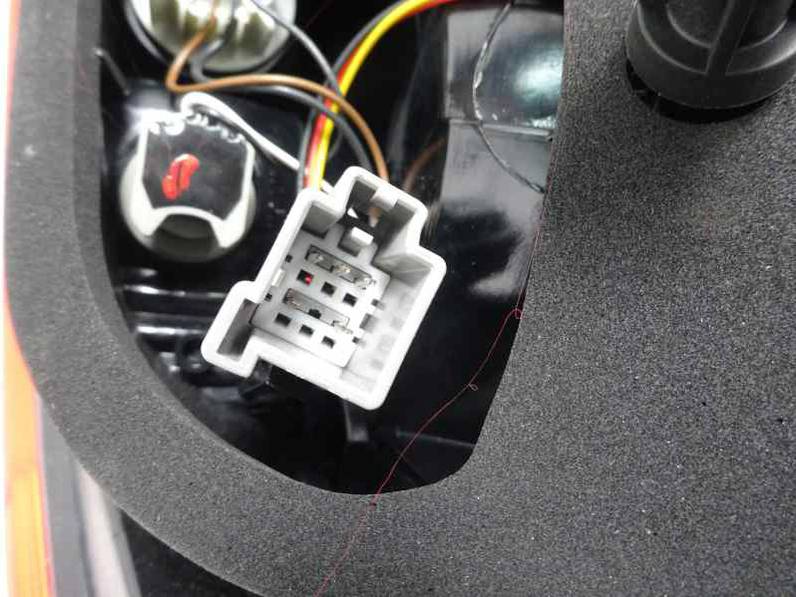 PILOTO TRASERO IZQUIERDO FORD FIESTA 2013 1.5 TDCI (75 CV)