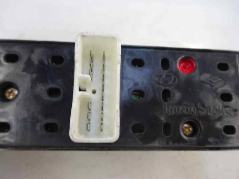 MANDO ELEVALUNAS DELANTERO IZQUIERDO HYUNDAI GETZ 2003 1.3 12V (82 CV)