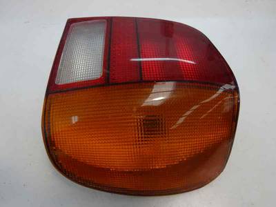 PILOTO TRASERO DERECHO VOLKSWAGEN POLO BERLINA 1995 1.4 (60 CV)