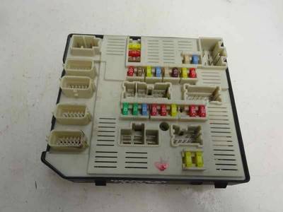 CAJA RELES FUSIBLES RENAULT MEGANE III BERLINA 5 P 2009 1.5 DCI D (106 CV)