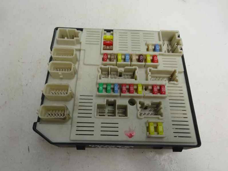 CAJA RELES FUSIBLES RENAULT MEGANE III BERLINA 5 P 2009 1.5 DCI D (106 CV)