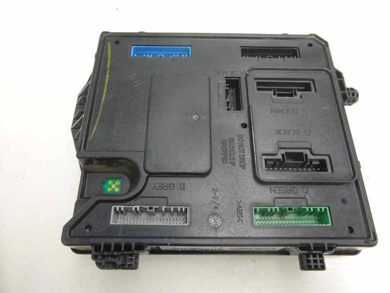 CAJA RELES FUSIBLES RENAULT MEGANE III BERLINA 5 P 2009 1.5 DCI D (106 CV)