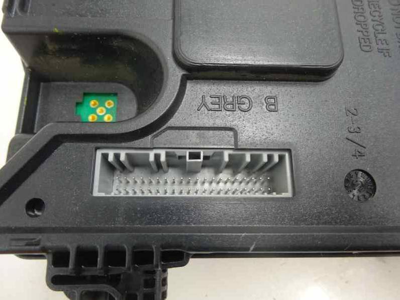 CAJA RELES FUSIBLES RENAULT MEGANE III BERLINA 5 P 2009 1.5 DCI D (106 CV)