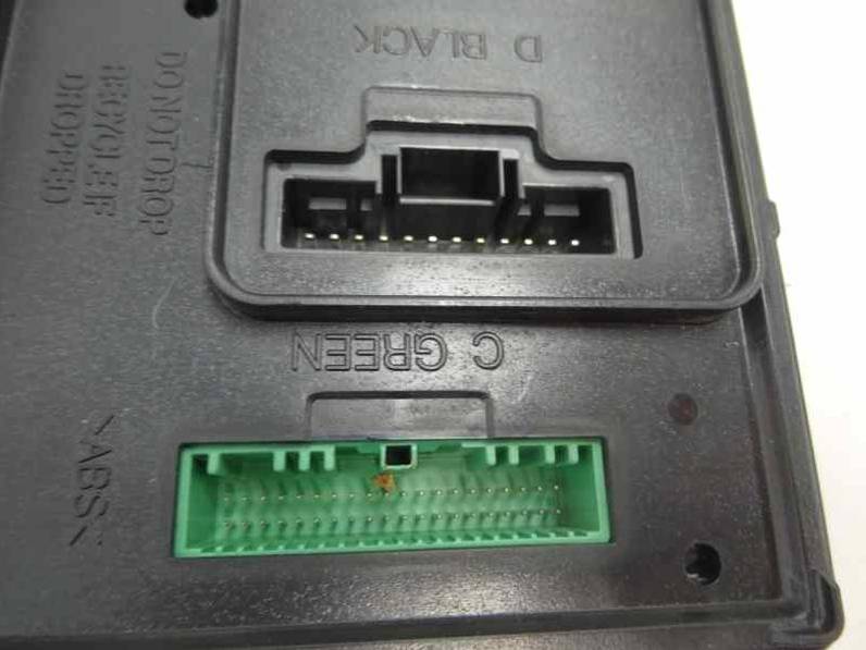 CAJA RELES FUSIBLES RENAULT MEGANE III BERLINA 5 P 2009 1.5 DCI D (106 CV)