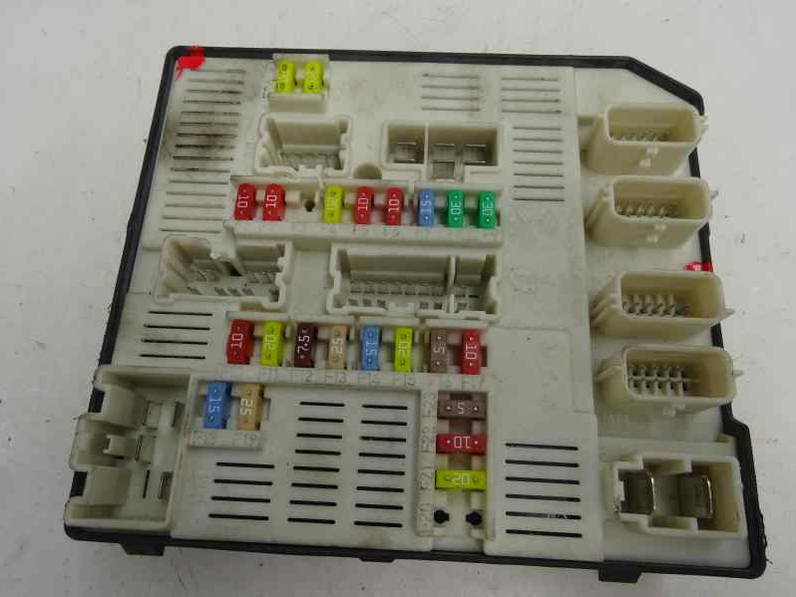 CAJA RELES FUSIBLES RENAULT MEGANE III COUPE 2009 1.5 DCI D (106 CV)