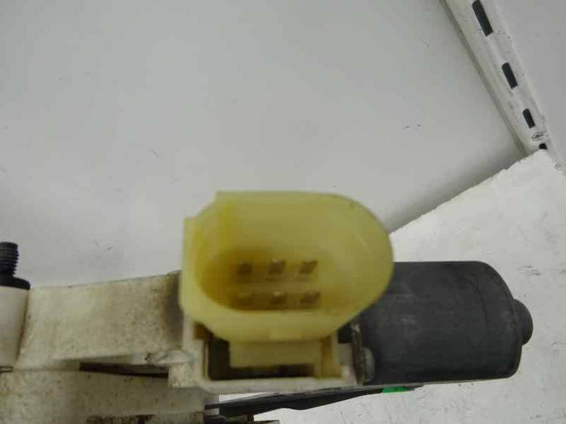 ELEVALUNAS DELANTERO DERECHO BMW SERIE 1 BERLINA 2008 2.0 TURBODIESEL (143 CV)