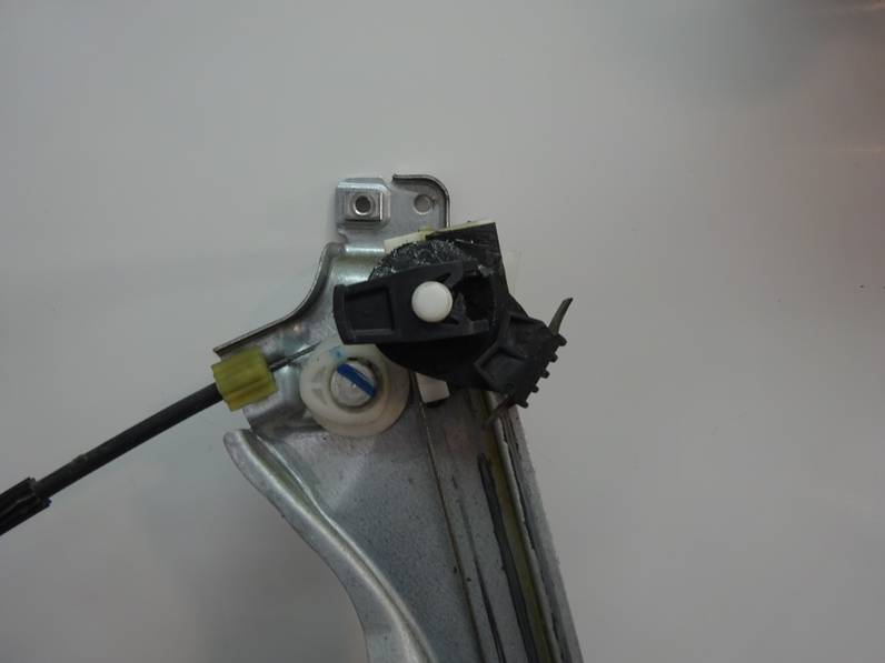 ELEVALUNAS DELANTERO DERECHO RENAULT CLIO III 2010 1.5 DCI D FAP (86 CV)