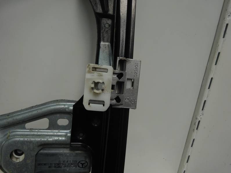 ELEVALUNAS DELANTERO IZQUIERDO MERCEDES CLASE C FAMILIAR 2002 2.7 CDI 20V (170 CV)