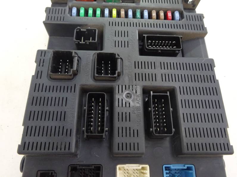 CAJA RELES FUSIBLES CITROEN C4 BERLINA 2008 1.6 16V HDI (90 CV)