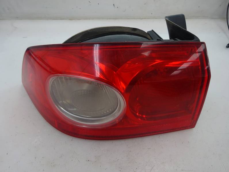 PILOTO TRASERO IZQUIERDO RENAULT LAGUNA II 2006 1.9 DCI D FAP (131 CV)