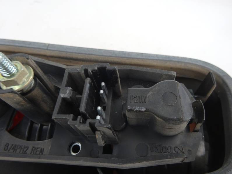 PILOTO TRASERO IZQUIERDO INTERIOR RENAULT LAGUNA II 2006 1.9 DCI D FAP (131 CV)