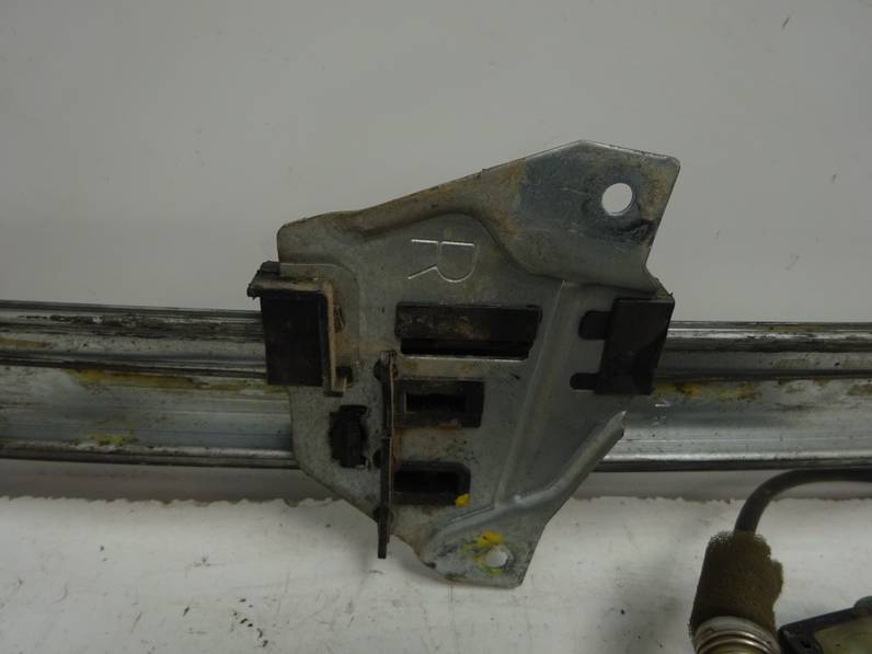 ELEVALUNAS DELANTERO DERECHO MITSUBISHI MONTERO 1997 2.8 TURBODIESEL (125 CV)