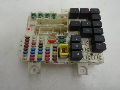 CAJA RELES FUSIBLES MITSUBISHI COLT BERLINA 5 2006 1.3 (95 CV)