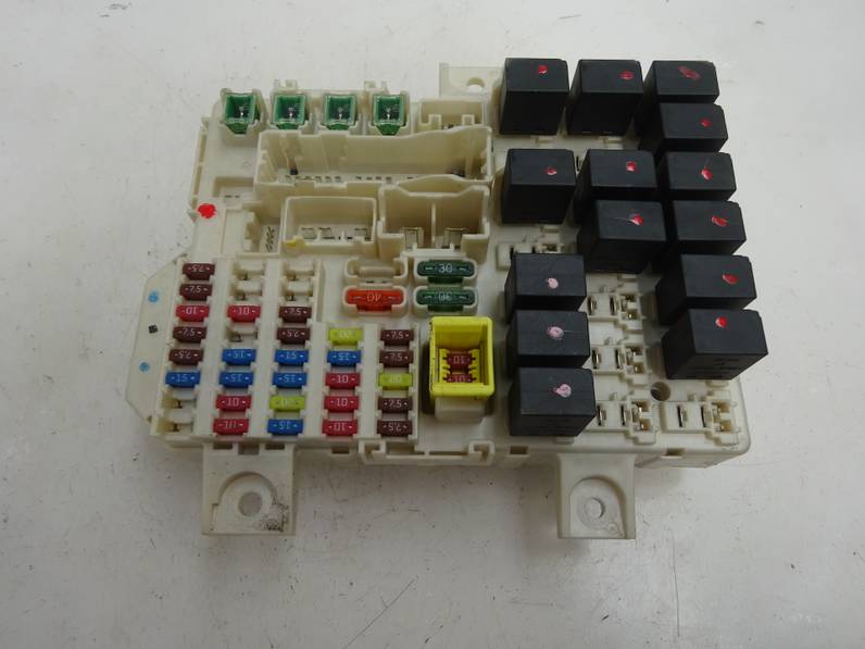 CAJA RELES FUSIBLES MITSUBISHI COLT BERLINA 5 2006 1.3 (95 CV)